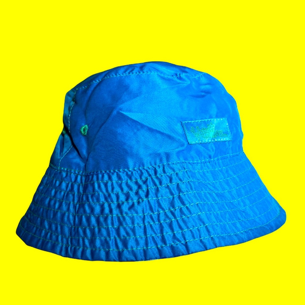 NWOT, never worn. Reversible UV skins kids bucket hat.Blue and Green